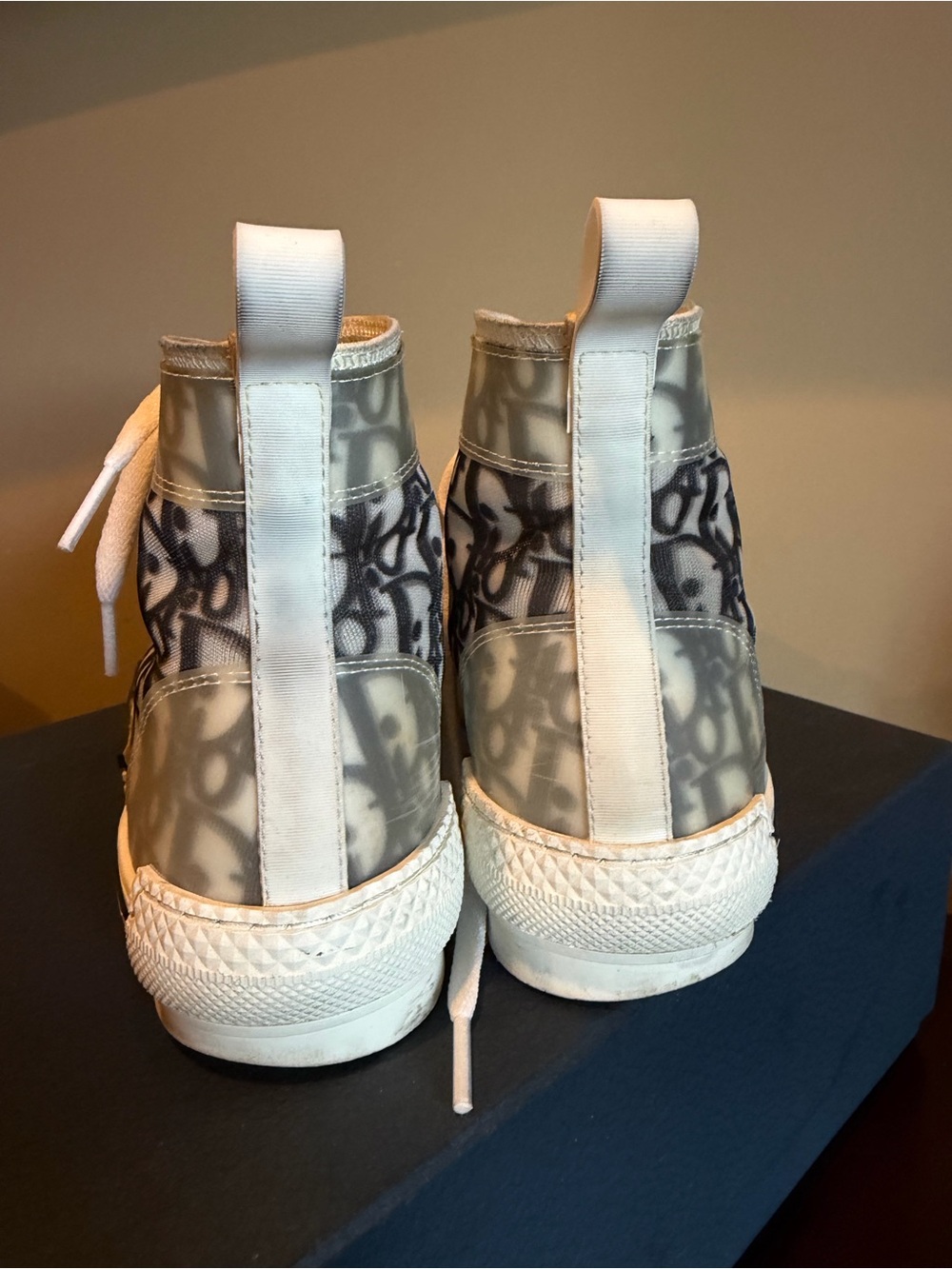 B23 League High-Top Sneaker
White and Black Dior Oblique Canvas - Picture 4 of 7